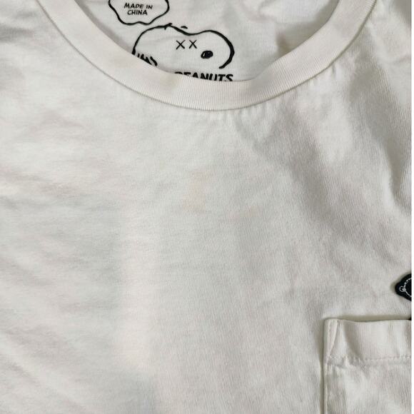 Kaws x Peanuts x Uniqlo streetwear minimalist snoopy pocket tshirt mens Medium - Picture 6 of 11